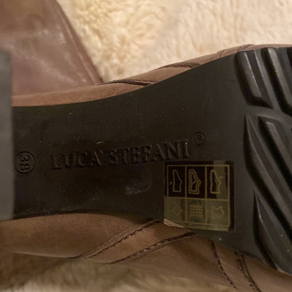 Taupe colored boots - Picture 7 of 7